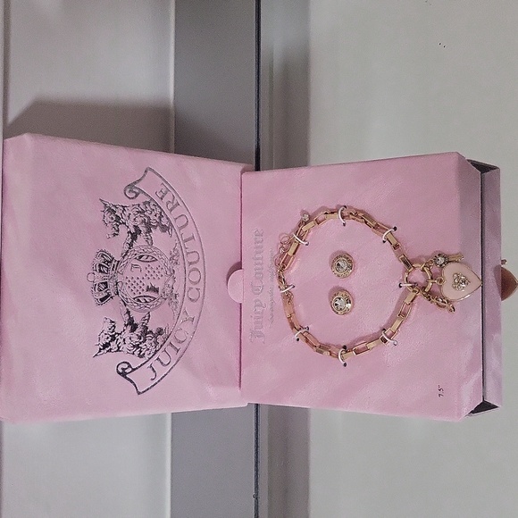 Juicy Couture Gold Link Charm Bracelet And Stud Earings Set - Picture 2 of 6